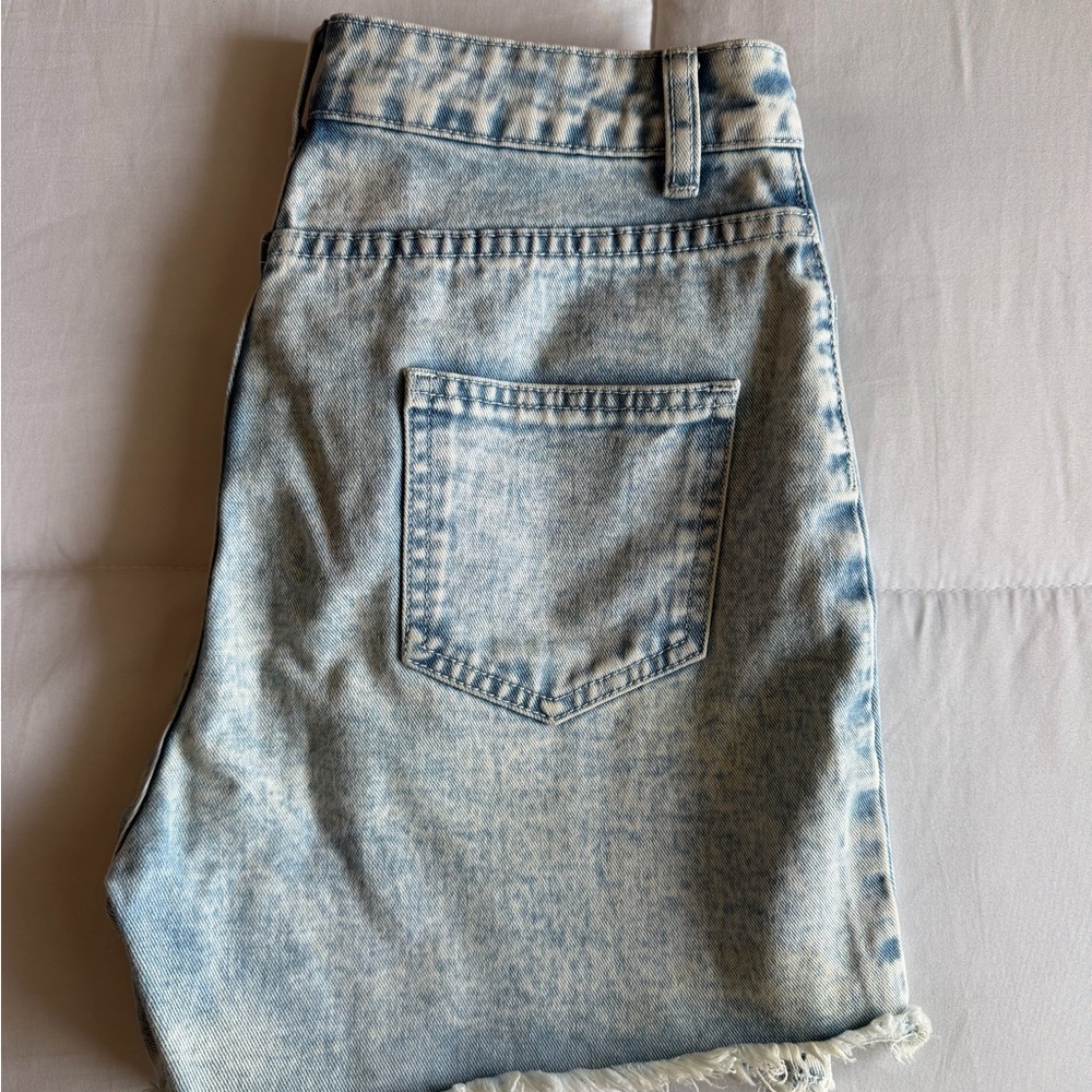 Women’s soft Acid Wash Jean Shorts